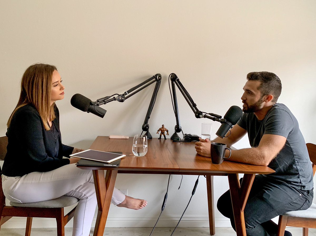 vincenzolandino's tweet image. "Minimalism is the thing that gets us past the things to enjoy what life has to offer" @mattdavella giving us the knowledge we need on living a #minimalist life.

Got a question for Matt? I'll pass it along. RECORDING NOW. 🔴