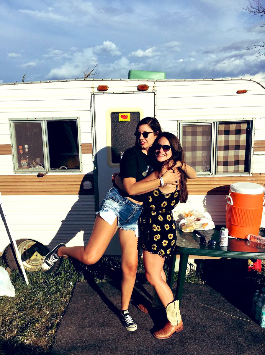 Jessica_melee14's tweet photo. HBD to my partner in crime since this day in '95 🖤 I love you https://t.co/wO0BqXNmEe