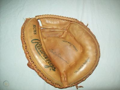  First catcher s mitt I ever used was a Ted Simmons signature model. Happy birthday! 