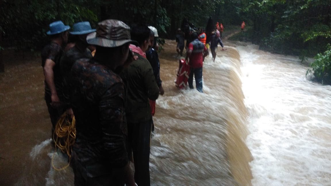 Mohanlal's tweet photo. The 122 TA Battalion in action #KeralaFloods #Floods2019 https://t.co/FSB6jJEkon