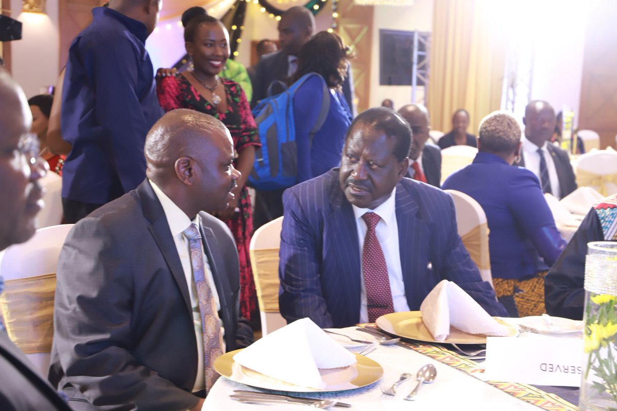 Yasuke_KE's tweet photo. Rt. Hon. Raila Odinga graces the Annual Journalism Excellence Awards as the Chief Guest at the
#MediasummitKE2019 #AJEA2019 https://t.co/wSLlz9YqDH