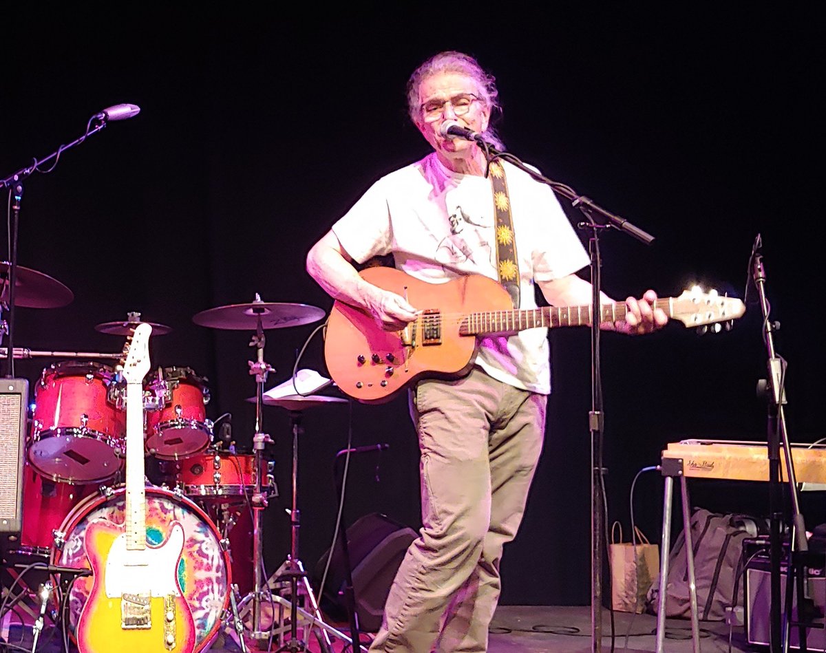 mcarmystrong's tweet photo. "Music is the language of our peace," sings David Gans. I couldn't agree more. Thanks for letting us share your stage last night, @davidgans !
@VivaLaMuerteNC 
#VivaLaMuerte
#DavidGans 
#Pax https://t.co/WmHn041pdK