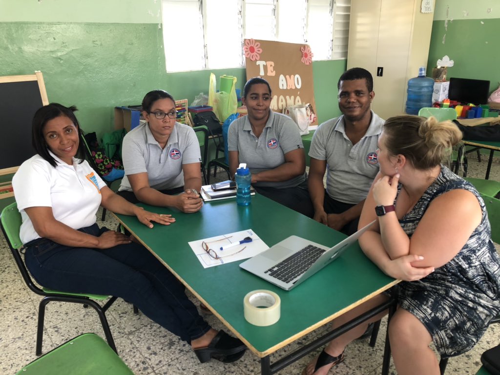 drpbriscoe's tweet photo. Much discussion today w Team #vincentian @NiagaraUniv /Escuela María Mercedes about #classroom set up = classroom basics #learningcenters #learningzones & #wordwalls
@MadameJennifer1 @NiagaraUMission @NiagaraGradEd https://t.co/Y1byKvaekz