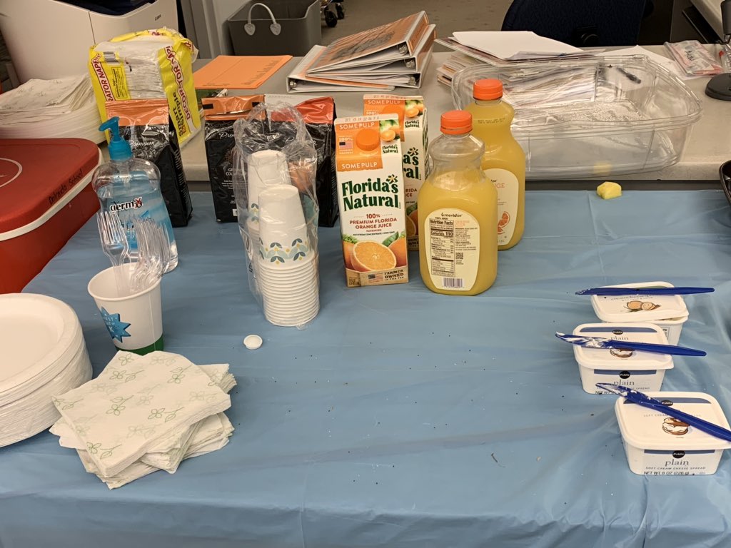 DalraidaPPA's tweet image. More pics from the #firstdayofK boohoo to yahoo breakfast sponsored by #publix Dalraida Commons. Thank you #billnyethepublixguy for being so generous!