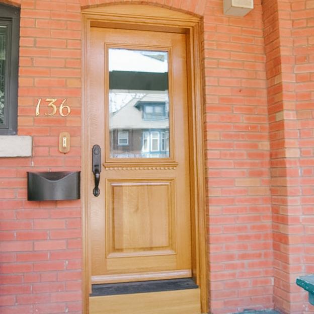 FieldstoneLtd's tweet photo. This white oak entry door has a dentil shelf just like the original. It has clear glass with a 1-inch bevel.  What do you think of this entry door? https://t.co/jKUm8zP1PS https://t.co/bKMaGpnVJt