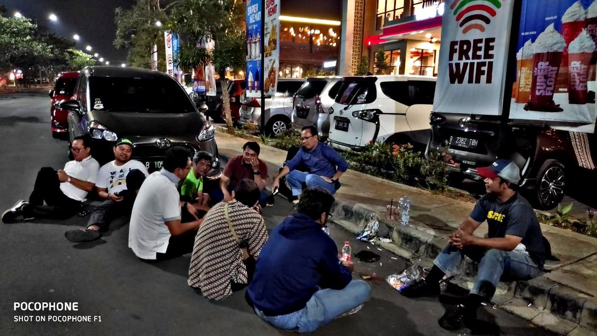 ToscaCyber's tweet photo. See ... ndeprookk braderrr,haha ... warbiasa yaa,ndeprok pun jadi ini kopdar nya,luar biasa effort nya om semua ... kopdartime !!!
@tosca_sientaid
#kopdar
#toscaonefamily
#toscacyber
#cumantoyotaygbisa
#toyotaprivilage https://t.co/ZmQ8W8tfnC