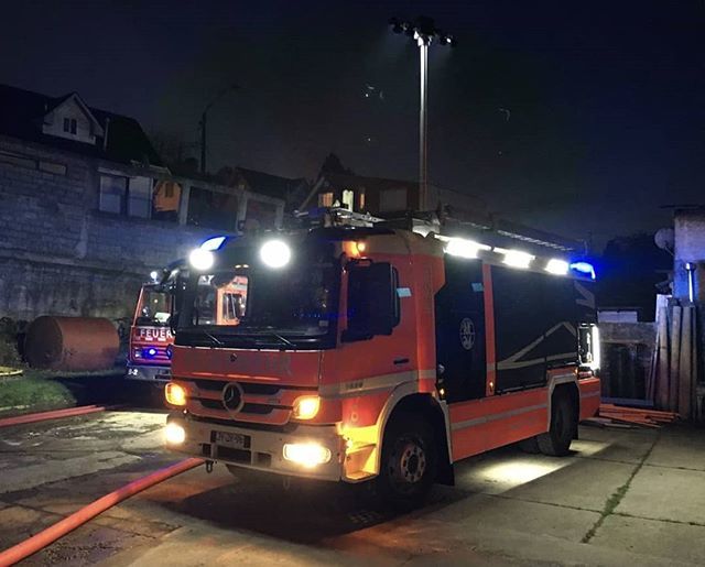 FuerwehrC's tweet photo. Sexta compañía "Bomba Alemana" de Puerto Varas; móvil B-6.

Gracias por seguirnos 🇩🇪🇨🇱 Aportes DM o por nuestro correo 
Comparte.

#feuerwehr #bombagermania #1EFK #feuerwehrfrauen #freiwilligefeuerwehr #feuerwehrfrau #feuerwehrfrauen #erste #zweite #drit… https://t.co/29JXxlyog9 https://t.co/Y0Rz7fZldR