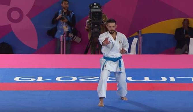 elmigue1's tweet photo. El múltiple campeón mundial de karate do, el venezolano Antonio Díaz, demuestra su favoritismo en el kata de los Juegos Panamericanos. Pasa a la final tras dominar con 25,14pts al atleta peruano (24.60). Asegura medalla y va por el oro #Lima2014 https://t.co/1PLAKyYY7E