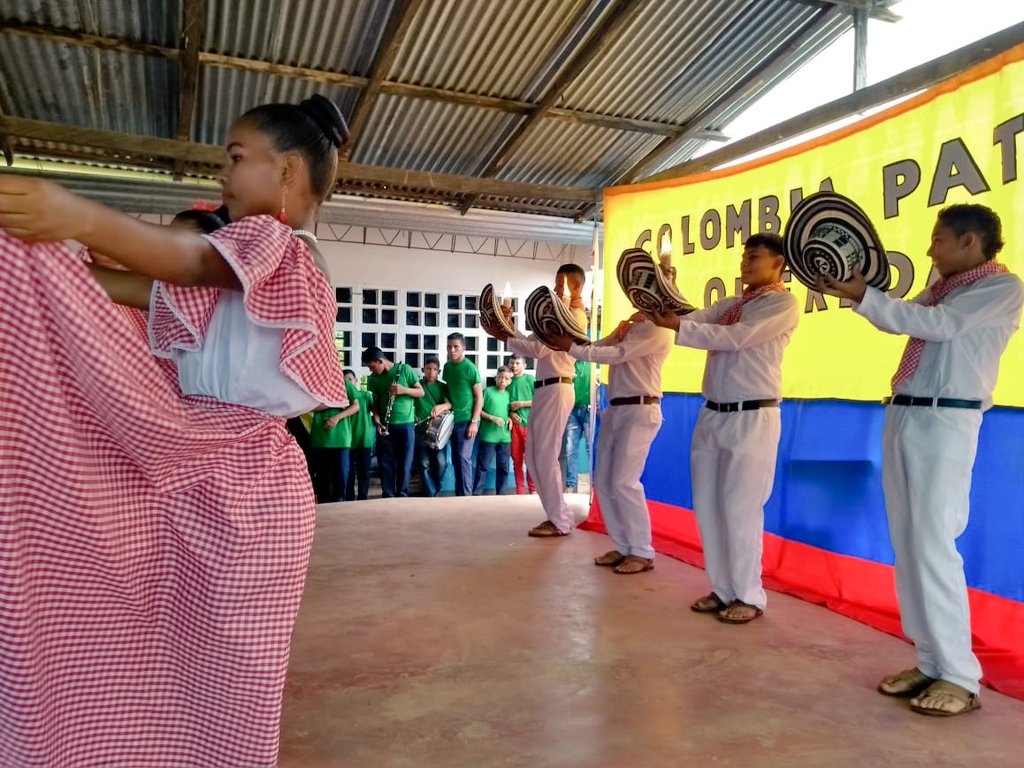 lucypv9's tweet photo. @SEMLORICA1  CELEBRACIÓN DEL BICENTENARIO DE NUESTRA INDEPENDENCIA Y CLAUSURA DE PROYECTOS DE MUSICA Y ARTES PLASTICAS I.E EL REMOLINO. https://t.co/rsVFjPek2N