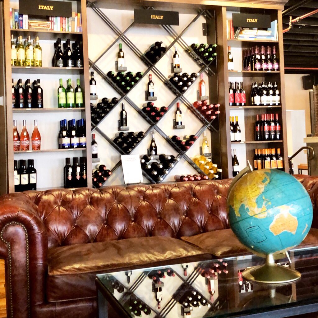 megapie_'s tweet photo. fresh flowers + a wine library loft with @redhavas_us๐น#RedRefresh https://t.co/u7Hz8QmZ4W