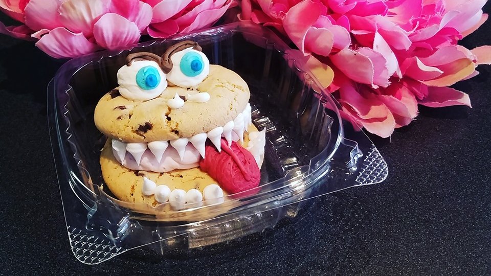 Crazy cookie monsters are good for a crazy weekend! 😉
#cookiemonster #tgif #downtownpittks