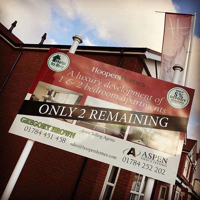 989Designuk's tweet image. Only swatches added to existing signage we installed for our client in Ashford, Middlesex. #signwriting #signwriter #bespokesignage #signage #getnoticed #forsalesigns ift.tt/2YUBjaE