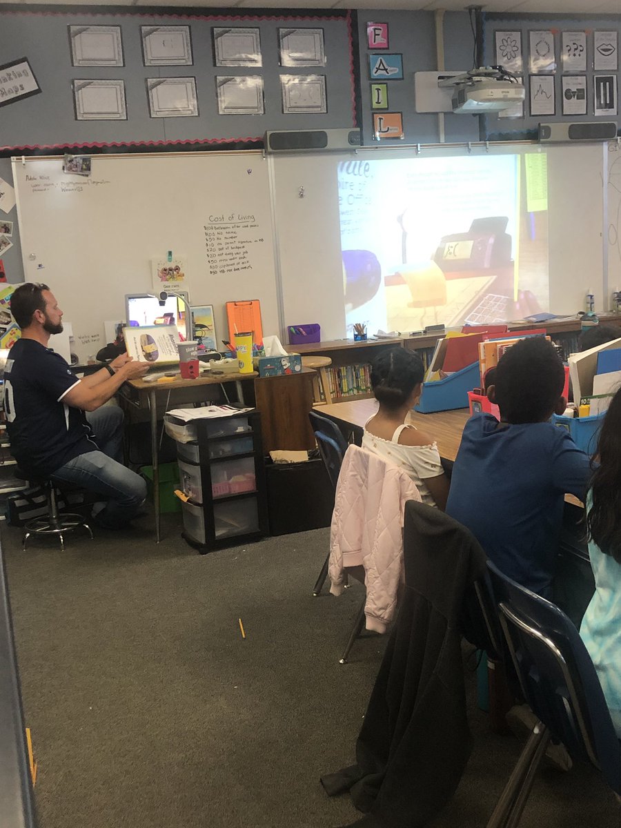 TracieFrench's tweet photo. It’s a great day in Room 17 when Dr. Schmidt comes and reads a book to our class! #weareweaver @Weaverwhales @tsschmidty https://t.co/vUo2NA6p2u