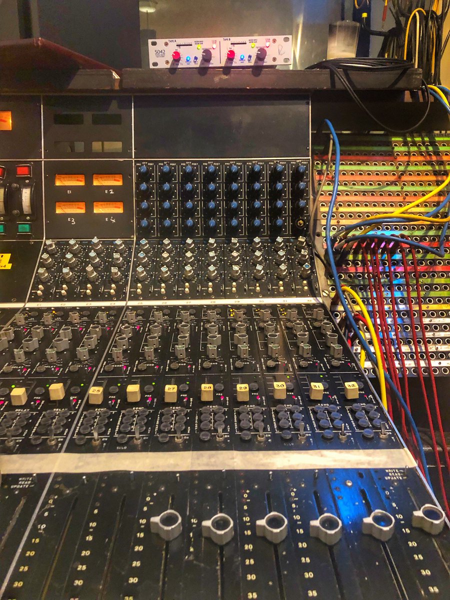 wesonator's tweet photo. Love my “tools of the trade” #recordingstudio #recordingengineer #recordingconsoles #tapesimulator #microphonepreamp #vacuumtubes https://t.co/p2ik0cccL0