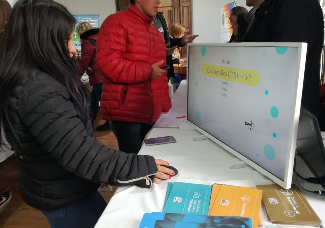 desafio_app's tweet photo. Hoy estuvimos en la tercera edición de la #Expo Educativa 2019 en Alta Gracia, motivando vocaciones sobre las carreras tecnológicas. #cordoba #tecnología #vocación https://t.co/irNYHF1LEI