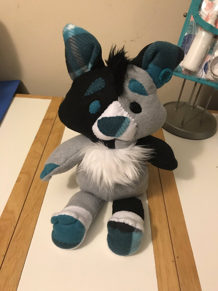 MADSHYARTS's tweet photo. Forgot to post my #buttonpup that I made. He sold as soon as dealers opened.  He is a cat/fox!  #madshyarts https://t.co/w8oifcAb8d