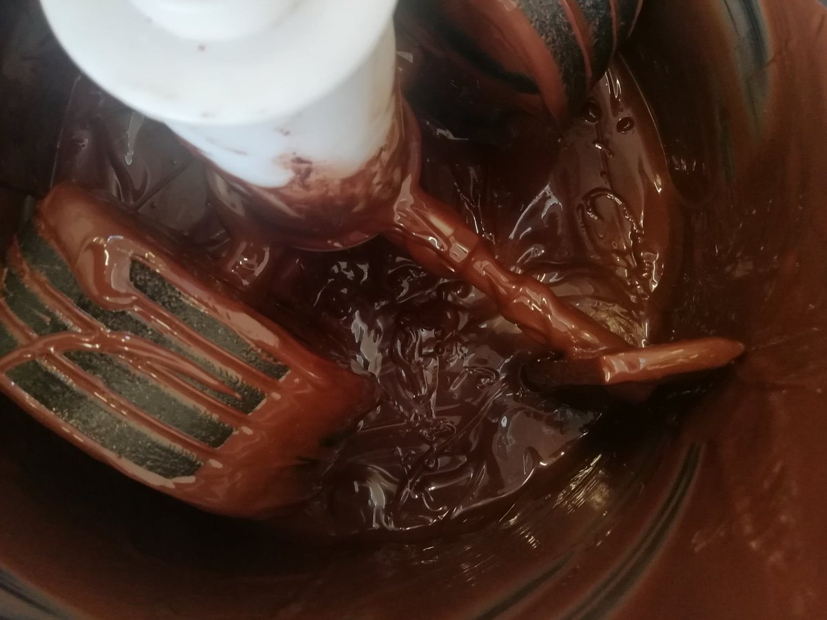 ChocolateOyin's tweet image. At the summer holiday club today, discovering about where chocolate comes from, the different types of chocolate and making lollies and fruits dipped in chocolate
#discovery #discoverchocolate #MadeinBarking #madeinbarkinganddagenham #Chocolate #craftchocolate #chocolateworkshop