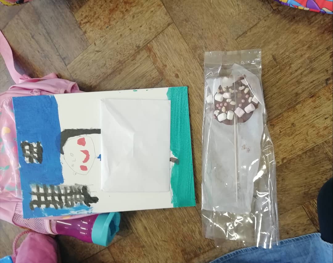 ChocolateOyin's tweet image. At the summer holiday club today, discovering about where chocolate comes from, the different types of chocolate and making lollies and fruits dipped in chocolate
#discovery #discoverchocolate #MadeinBarking #madeinbarkinganddagenham #Chocolate #craftchocolate #chocolateworkshop