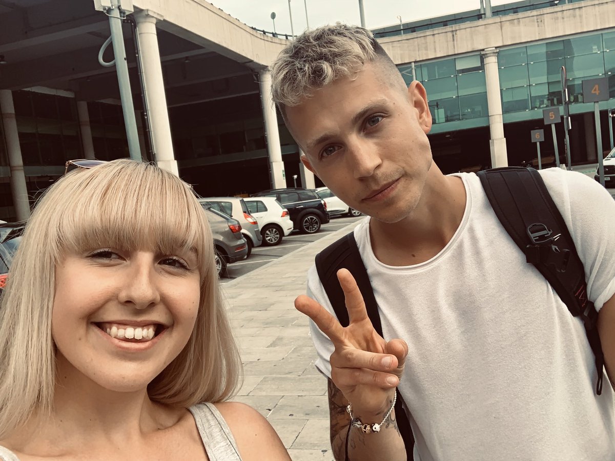 CHERRYEVANS_'s tweet photo. my absolute faves!! was so lovely seeing you in Barcelona a couple days ago @TheVampsband ❤️ https://t.co/XqLnsAU8oc