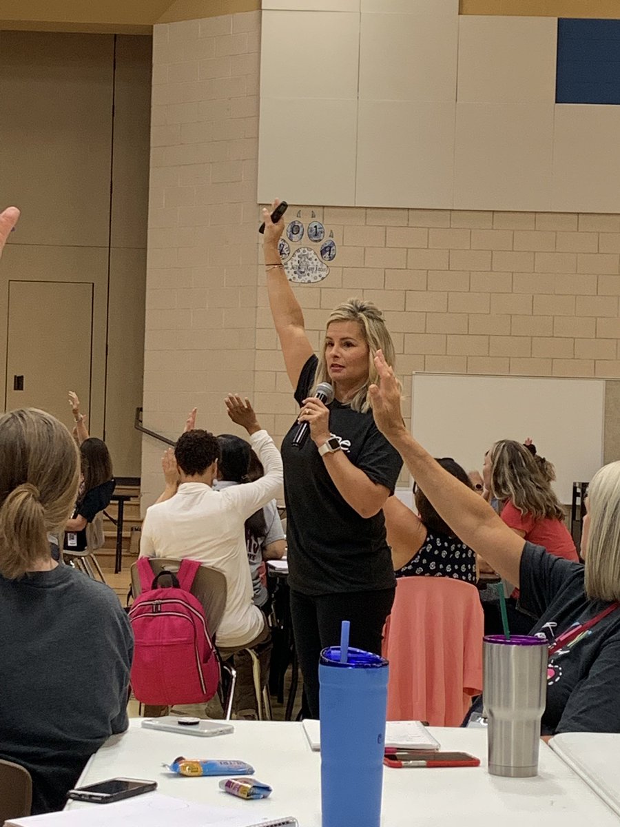 ChristyHuse's tweet photo. We had such an awesome PD this morning with @LaVonnaRoth teaching us to #igniteyourSHINE ! We are ready to be #SHINEtastic this year! #SHINEspectacular #twehowl #FabulousFifthGrade #allthefeels #bearhugs https://t.co/MvDT9o5gbt