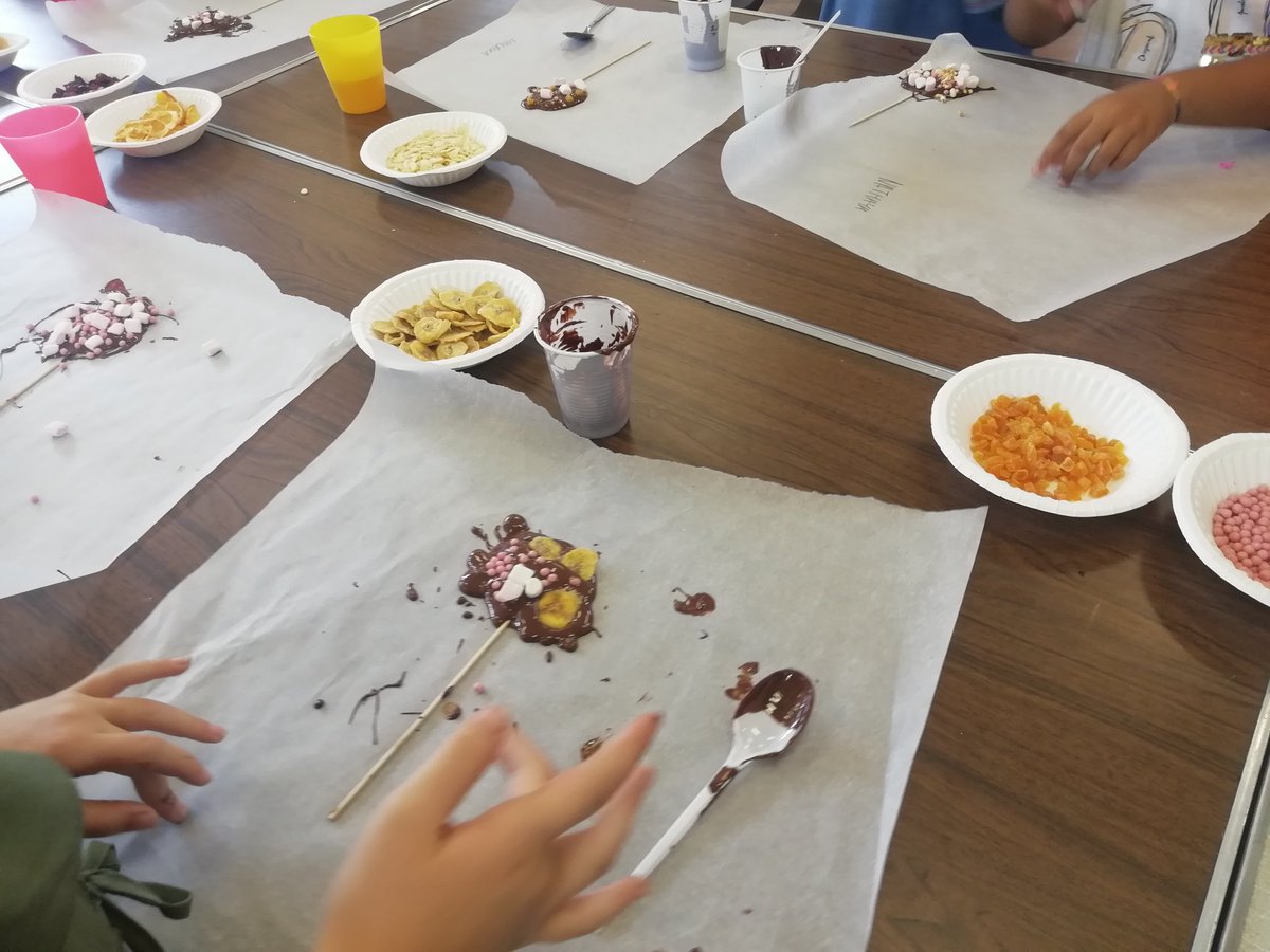 OkusanyaOyin's tweet image. At the summer holiday club today, discovering about where chocolate comes from, the different types of chocolate and making lollies and fruits dipped in chocolate
#discovery #discoverchocolate #MadeinBarking #madeinbarkinganddagenham #Chocolate #craftchocolate #chocolateworkshop