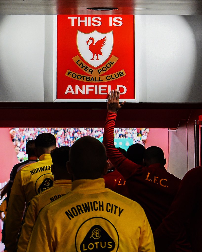 433's tweet photo. After winning the Champions League last season, Jürgen Klopp finally allowed his players to touch the famous 'This is Anfield' sign tonight. 🔴 https://t.co/6diFpHXIHU