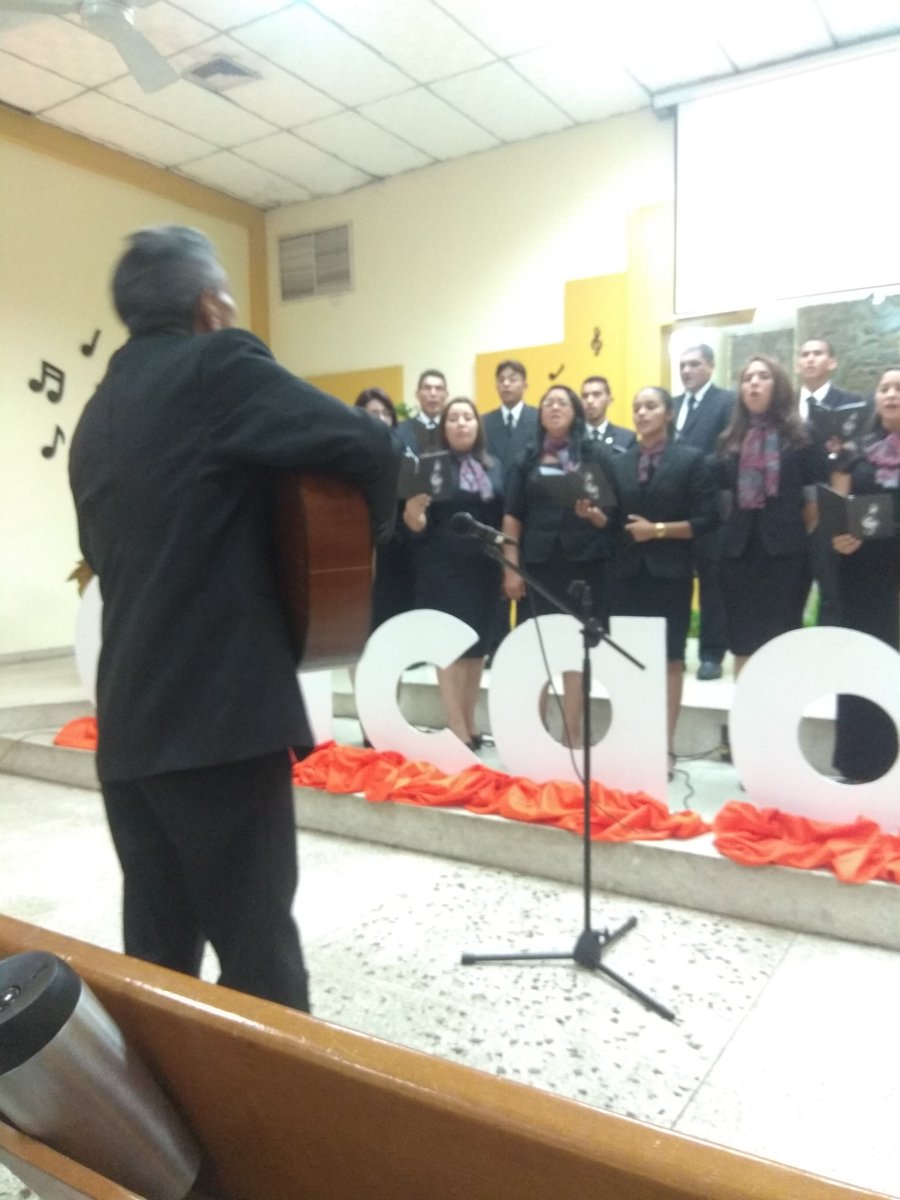 Hcny7's tweet photo. Concierto de Gala en nuestra Iglesia Central De Maracaibo alabando a nuestro Dios en el #CercaDeTiVzla 
#CercaDeTi2019 https://t.co/3Sqryo4yli