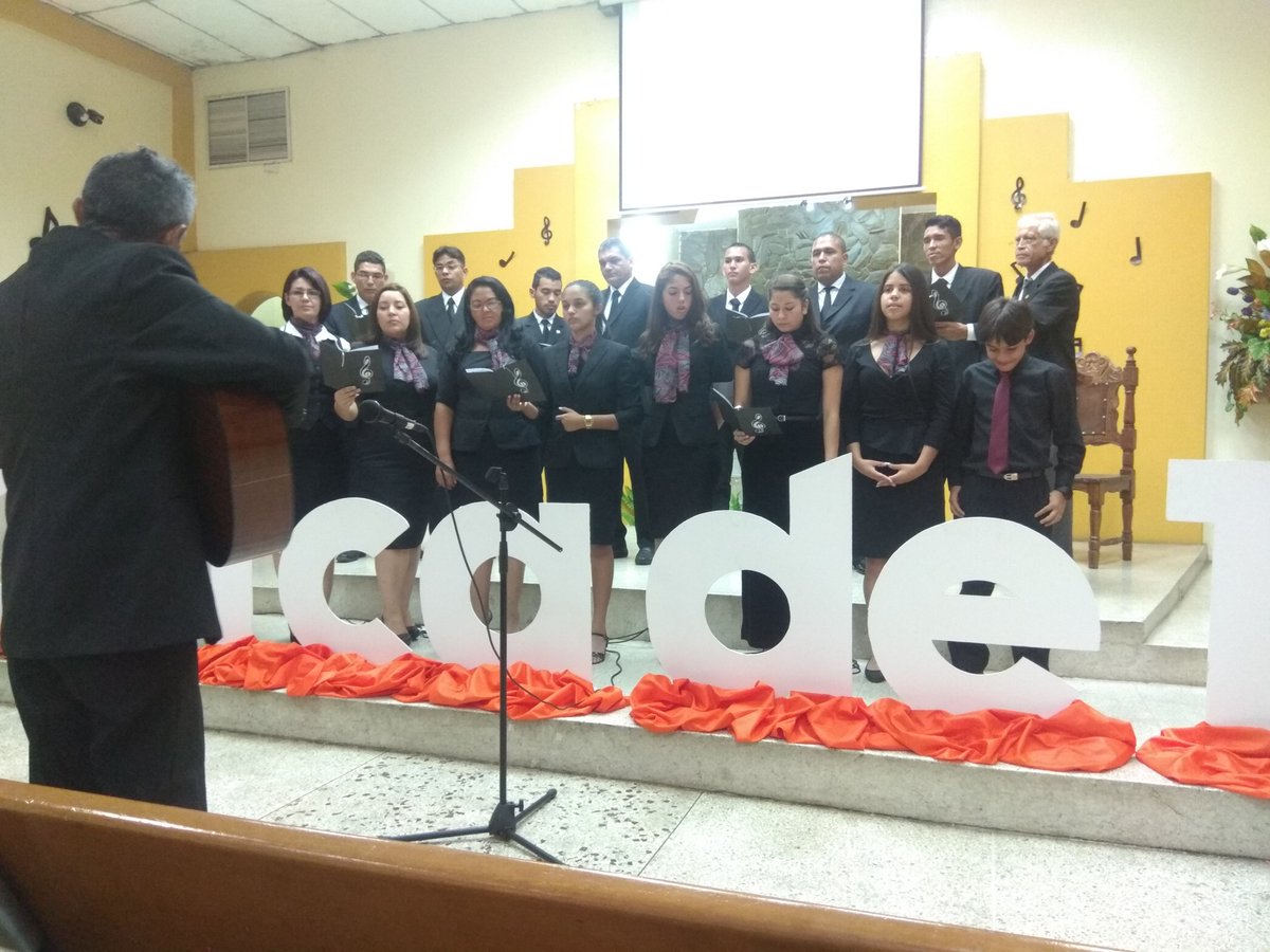 Hcny7's tweet photo. Concierto de Gala en nuestra Iglesia Central De Maracaibo alabando a nuestro Dios en el #CercaDeTiVzla 
#CercaDeTi2019 https://t.co/3Sqryo4yli