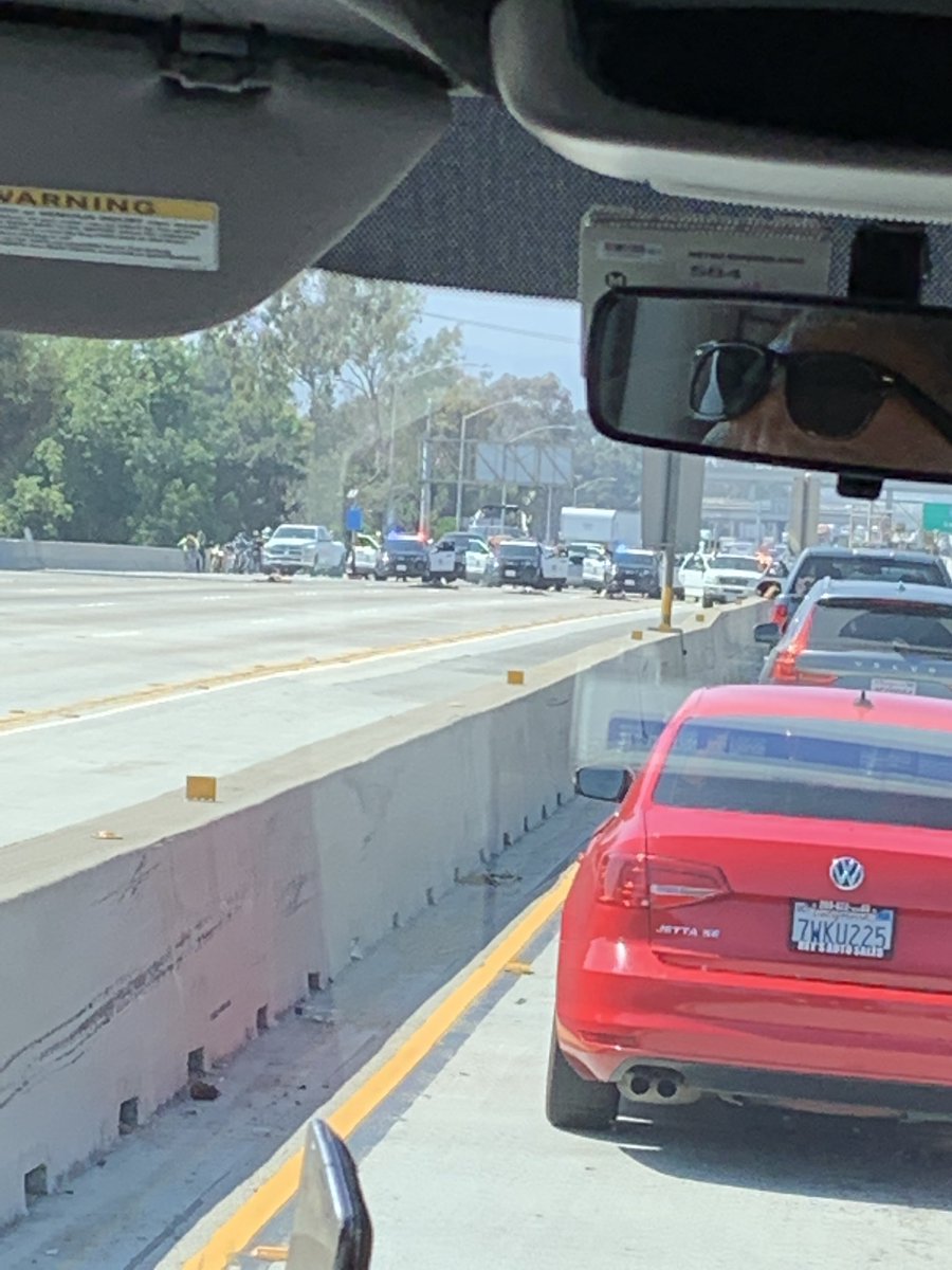 SlippinMickeys's tweet photo. Welcome home? #LosAngeles #CarChase #FourOFive https://t.co/7q7G7q4psh