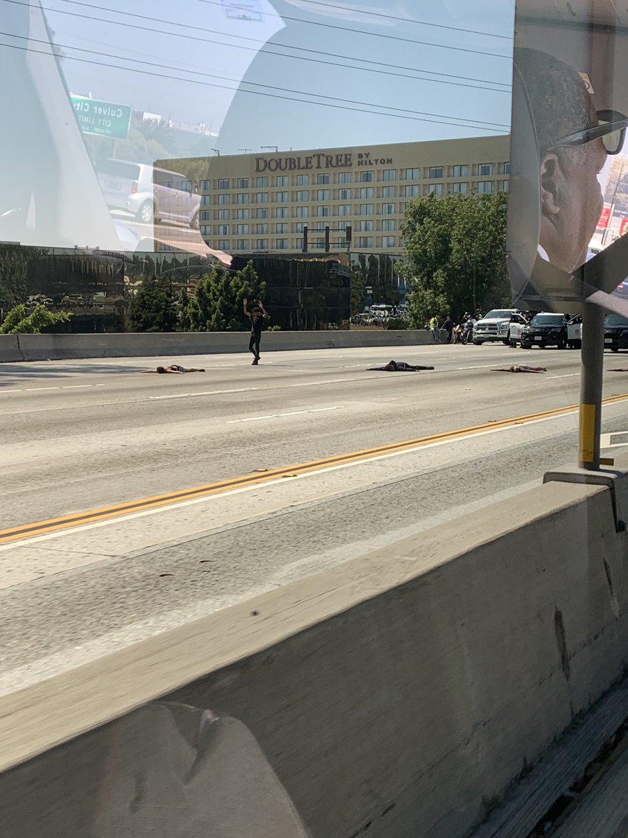 SlippinMickeys's tweet photo. Welcome home? #LosAngeles #CarChase #FourOFive https://t.co/7q7G7q4psh