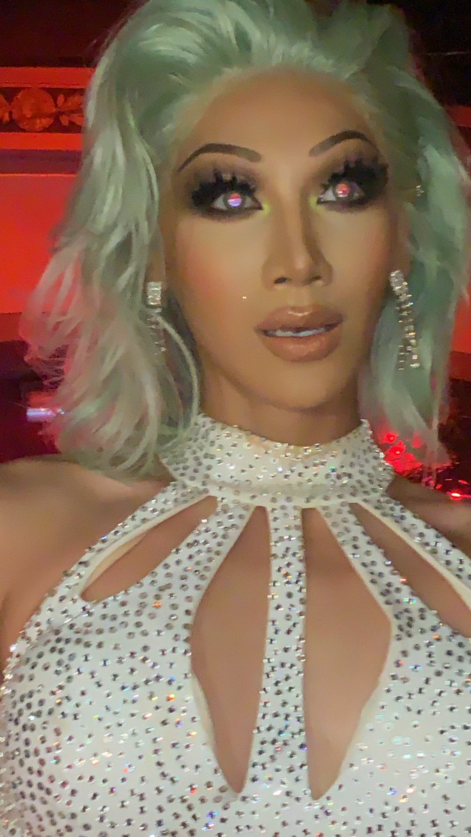 agmatthewblake's tweet photo. Thank you so much for an amazing show @plastiquetiara (and @OddlyYvie of course) I love you so so much. You’re such an idol and inspiration to me. Your beauty is unmatched and your kindness and courage is so special ❤️ #PrettyWeird #PrettyWeirdTour https://t.co/8isFV8GfpW