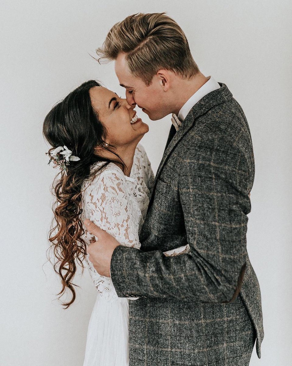 That “just married” feeling >>
Any brides out there getting married this weekend?!

via @wolken_mit_i
#justmarried #brideandgroom #mrandmrs #bridetobe #ido #letsgetmarried #weddingday #weddingdetails #wedspo #weddingplanning #togetherforever #smile #friyay