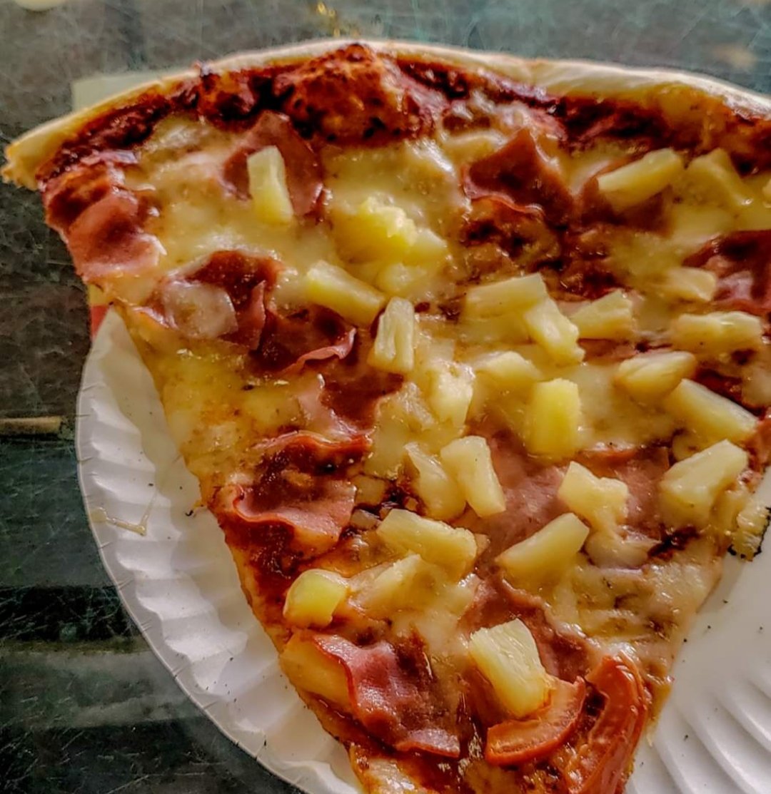 ThePizzaJointEP's tweet photo. Support all local EP businesses,
Keep our city alive & vibrant!
.
Get featured on TPJ Fan Friday!
Just check in at any of our locations
& add @thepizzajoint915 to your photo
#thepizzajoint #epforward #pizzaforthesoul #pizzabytheslice #TPJfanfriday #epfoodies #elpasolocal https://t.co/U3XMFKYTI4