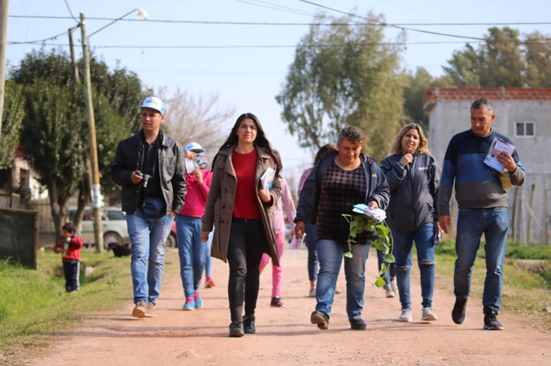 vickimachado19's tweet photo. Construir un Pilar para TOD☀️S. 
Postales del #Miercoles en #Famita con la boleta del amor y la esperanza.

#FernándezFerndández 
#KicillofVerónica
#Achaval https://t.co/bwRWc3pTpn