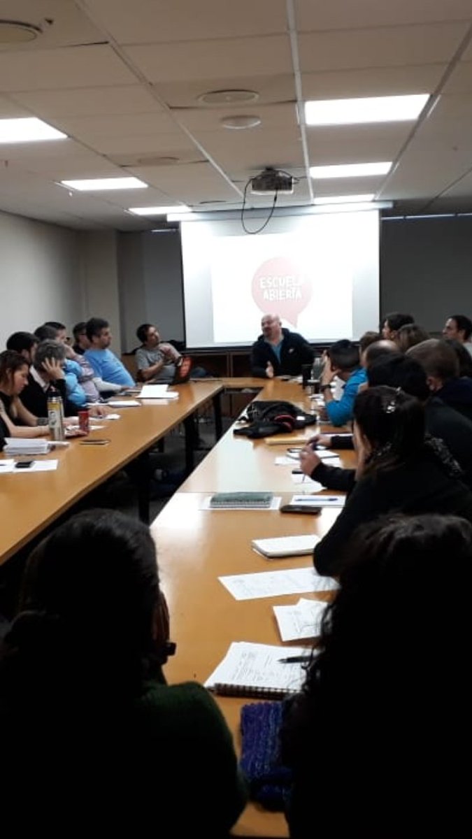 ¡Cerramos la semana! Jurisdiccionales, regionales y referentes pedagógicos se reúnen para seguir pensando las acciones de la segunda mitad del año y los trayectos de formación pedagógica para los/as docentes de #JornadaExtendida
#EscuelaDeMaestros #MesasDeTrabajo #EscuelaAbierta