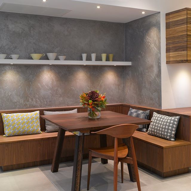 roundhouse_dsgn's tweet image. Forget any preconceptions about banquettes. We’ve written a lot about this type of seating recently as it can be a beautiful addition to a bespoke kitchen, made to measure and fitting the space like a glove. Perfect. #banquetteseating #kitchenseating #ki… ift.tt/2KBfvvz