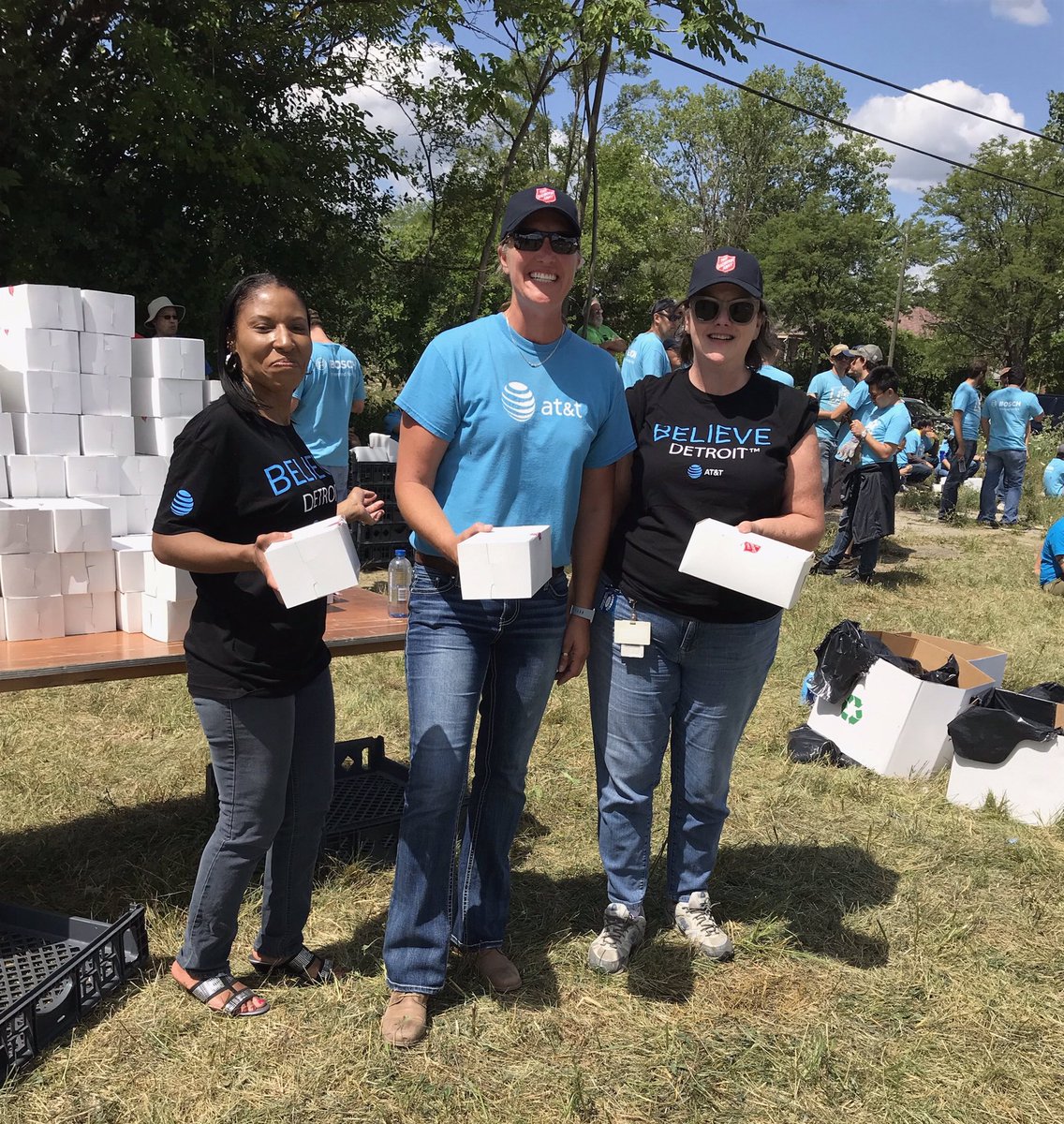 salmich's tweet photo. We’re with our friends at @ATTimpact serving meals to 2,000 @LifeRemodeled volunteers today. Thanks to everyone for #ServingDetroit! https://t.co/NqcAMU5nLQ