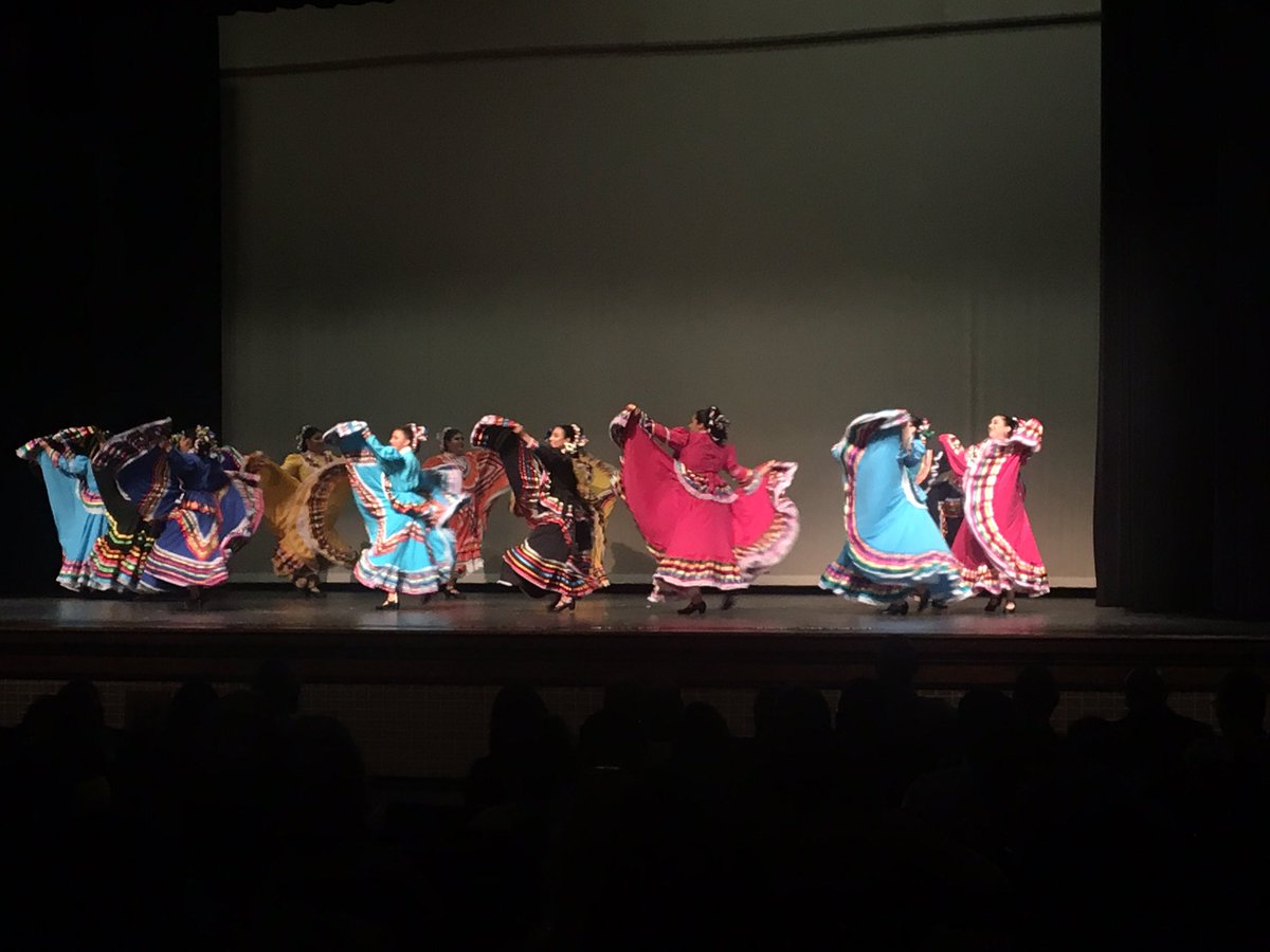 msdavilla's tweet image. Look at these lovely ladies!  Thank you folkloria.  Several of these ladies are former Long students.  #talonterritory
