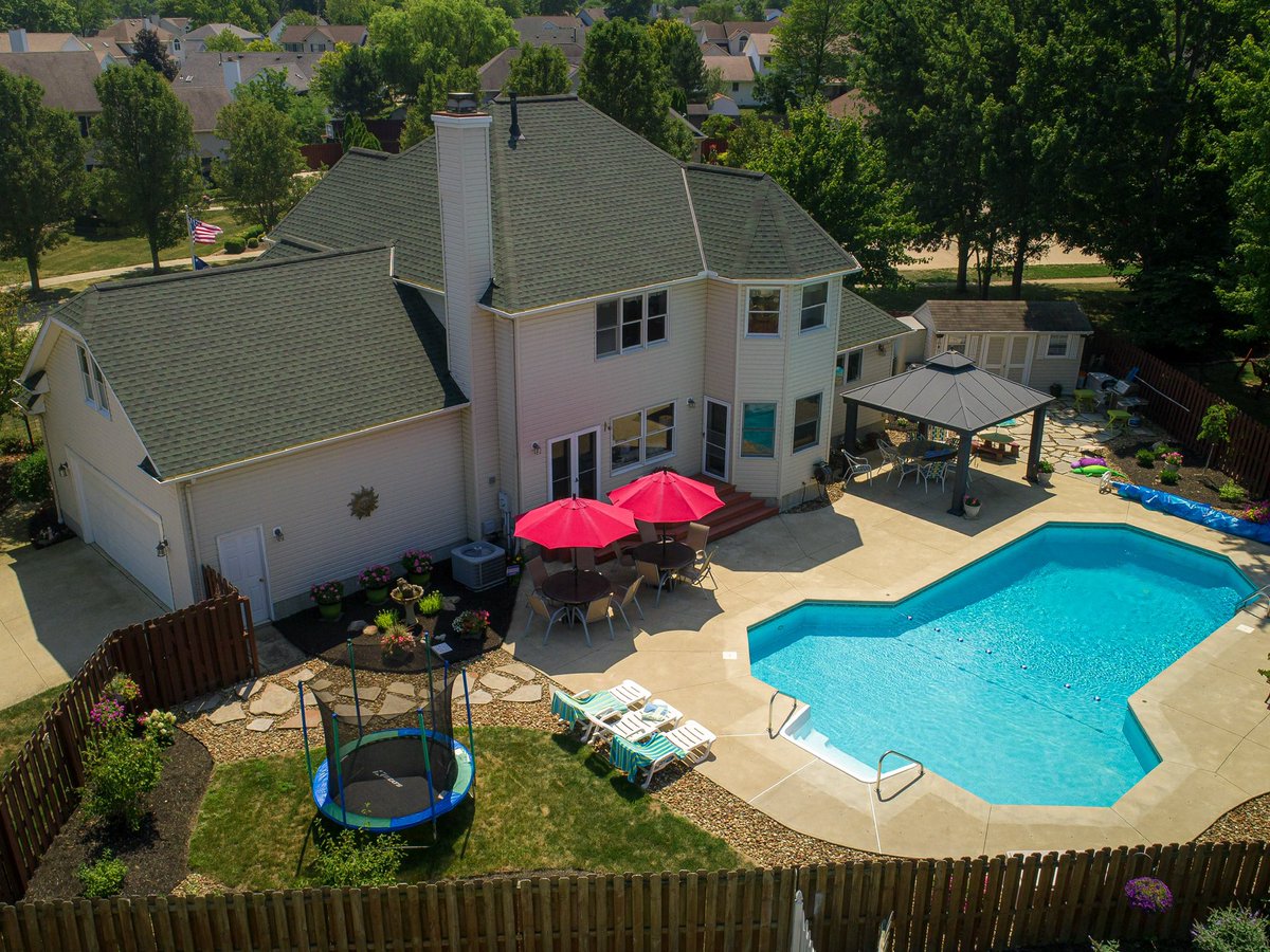 WayUpAerial's tweet image. 🚨JUST LISTED🚨 544 Golden Russett Blvd Amherst OH. Located in Apple Orchards Estates, over 2700 sq ft, 4BD/2.5BH, beautiful patio w/ in-ground pool” For more info contact @KnotekGloria of @HowardHanna Exterior/Interior Video Click Here youtu.be/Ol25LSmhn14 #wayupaerialimages