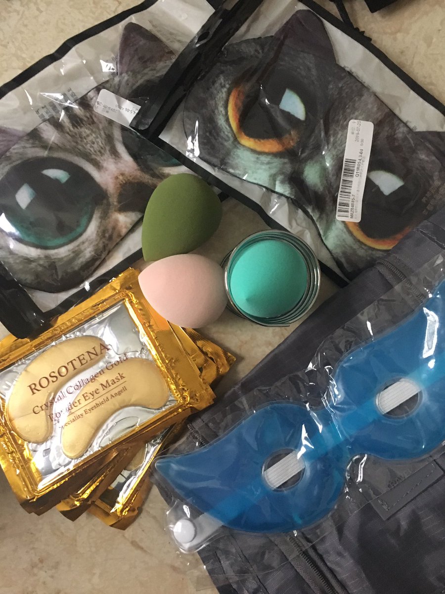 thisnolalife's tweet photo. Ordered a bunch of random beauty supplies and other stuff from #Wish so I could get little birthday gifts for myself throughout the month. They sent most of it in one package. π #foiled #stillfuntho https://t.co/1Z4ODi9oh8