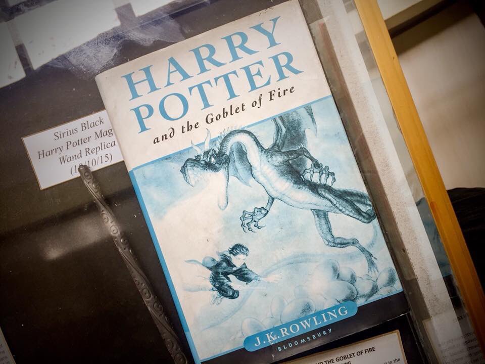barbarasbooks's tweet photo. #nationalbookloversday In Marikina City, Philippines, there is the beloved Book Museum. The founder of the museum, Dominador Buhain, travels the world to collect valuable books. Here, a first edition copy of Harry Potter and the Goblet of Fire. #bookmuseum #barbarasbookstore https://t.co/TJKCii6S91