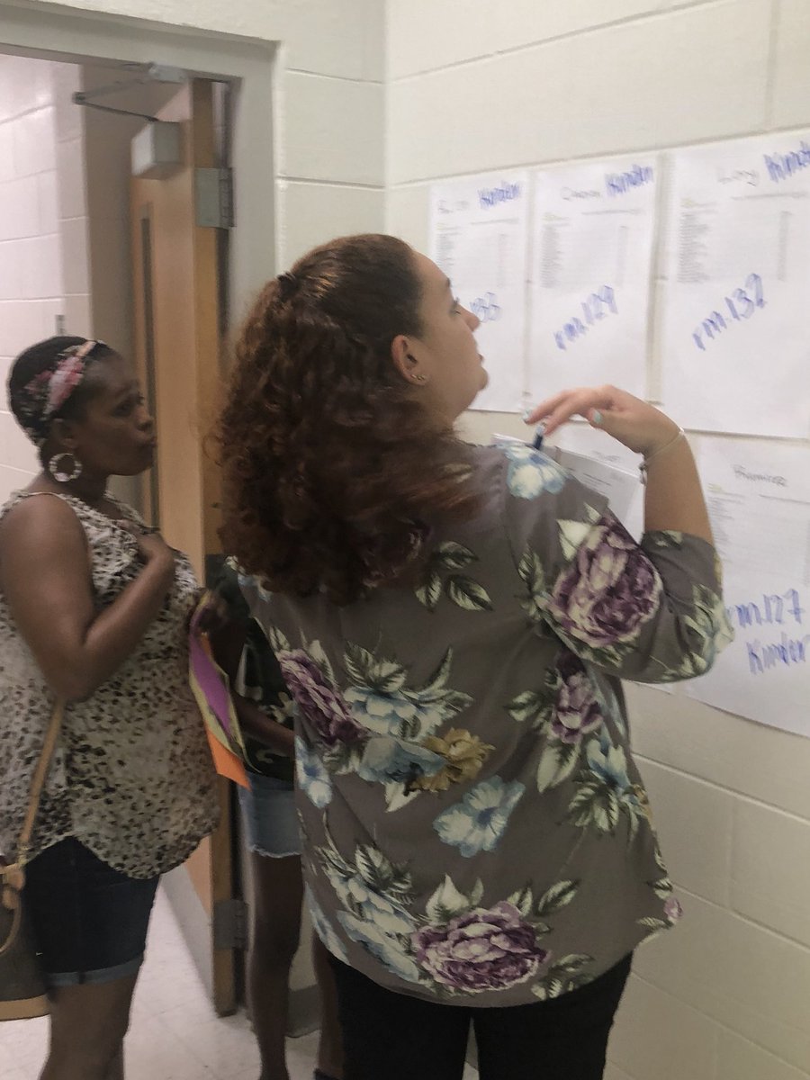 APPayner's tweet photo. Meet the Teacher at Starlight Cove. So many excited students, parents and teachers! @StarlightCoveEl @hainesv https://t.co/cDW3QWwp1Q
