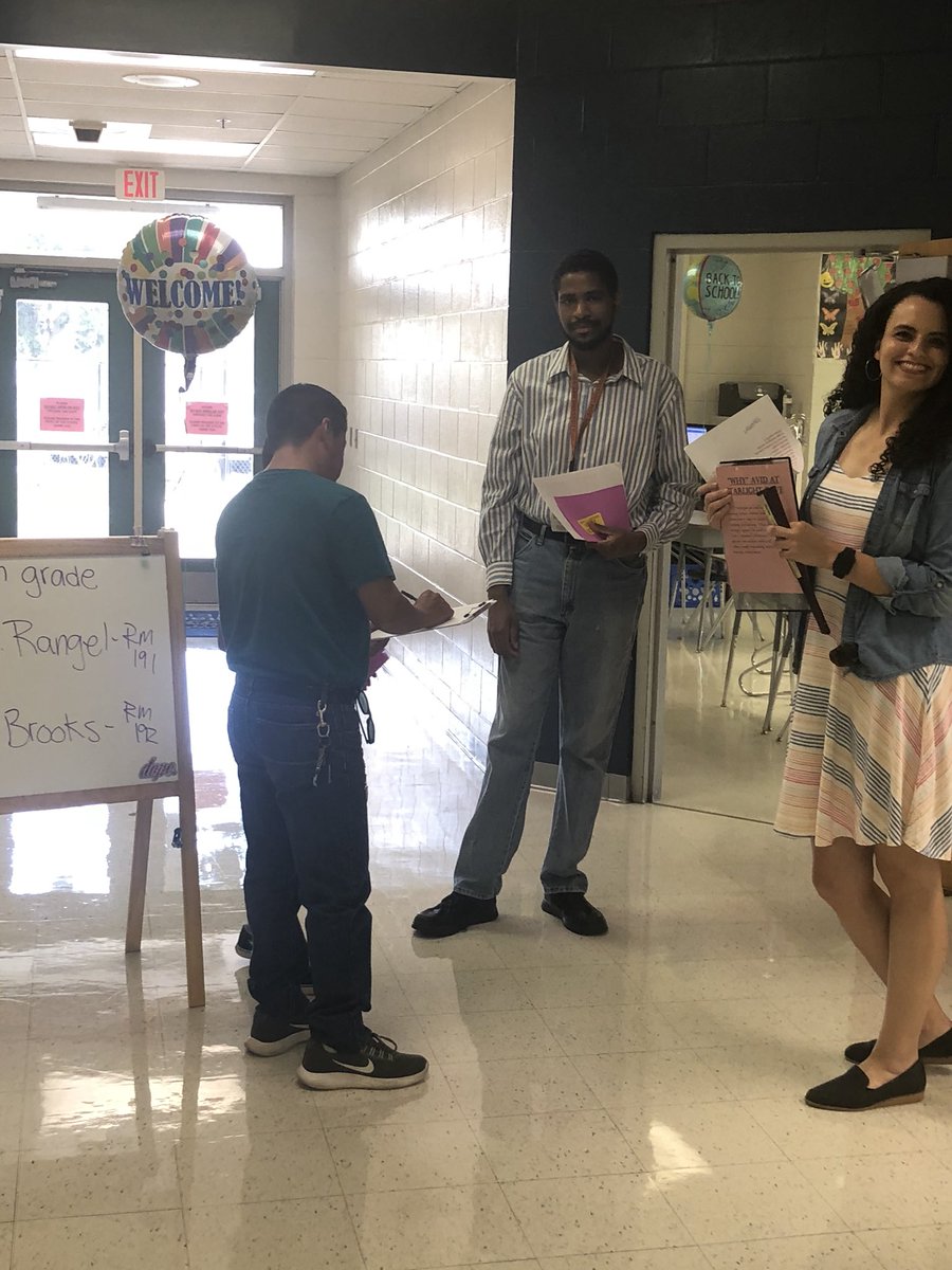 APPayner's tweet photo. Meet the Teacher at Starlight Cove. So many excited students, parents and teachers! @StarlightCoveEl @hainesv https://t.co/cDW3QWwp1Q