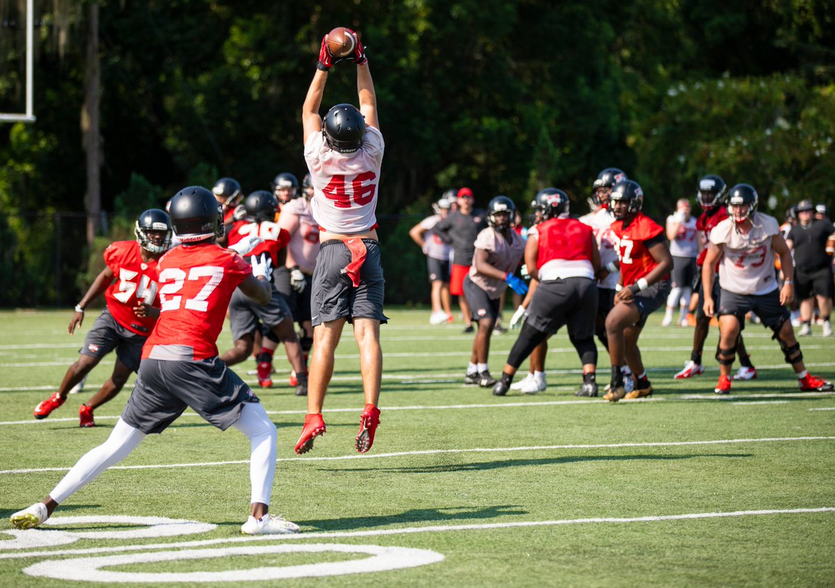 valdostastate's tweet photo. Our national champs are officially BACK.🔥🏈 #FirstPractice #VState https://t.co/M1ehz8w4Nx
