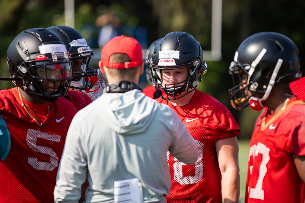 valdostastate's tweet photo. Our national champs are officially BACK.🔥🏈 #FirstPractice #VState https://t.co/M1ehz8w4Nx