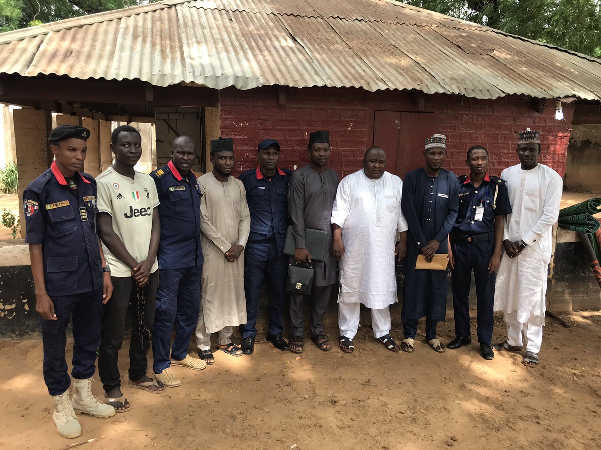 Bukar_Atiyaye's tweet photo. We’re rounding up our visitations to the stakeholders. We’ve successfully visited 90% of them. Healthy environment is essential to healthy life. We’re set to begin Sensitizing our communities as the next step of the project. #WasteToHealth #SDGs #agenda2063 https://t.co/CDk0tcM2XP