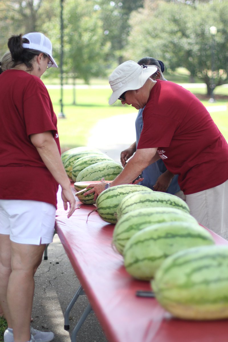 JCFound_Alum's tweet photo. Today we were excited to unveil our new Alumni Cook Trailer! Jones employees enjoyed a cookout and watermelon cutting set up under the oaks by the lake in front of Jones Hall. A good time was had by all as we celebrated the end of summer! #JonesBobcats #JCAlumni https://t.co/zdaciG7GUn