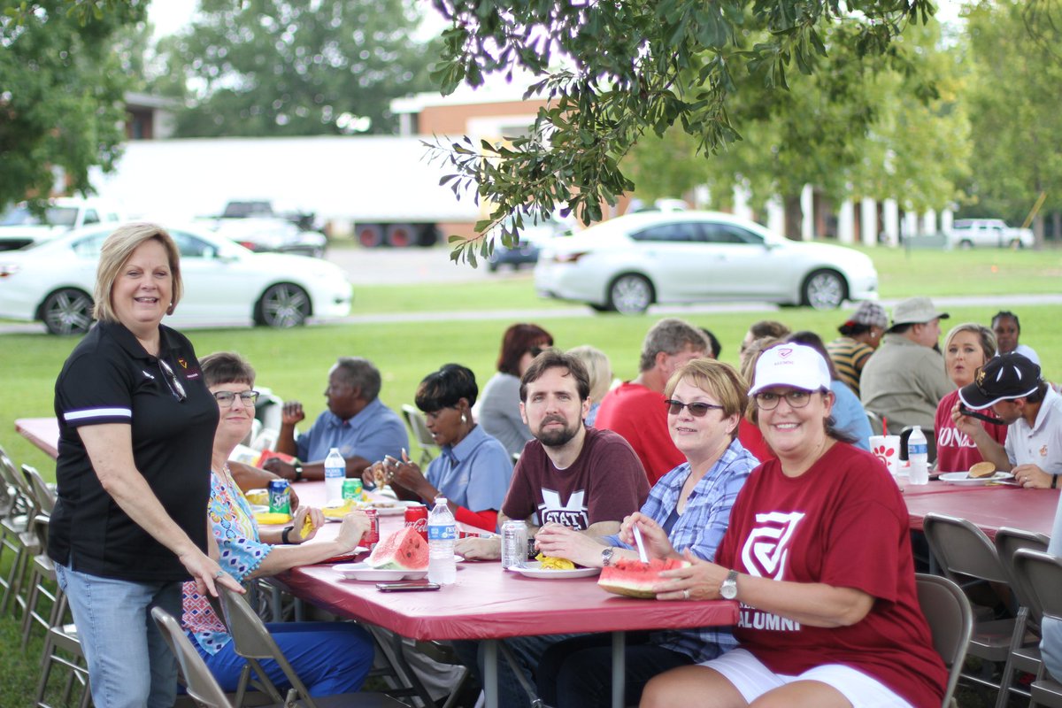 JCFound_Alum's tweet photo. Today we were excited to unveil our new Alumni Cook Trailer! Jones employees enjoyed a cookout and watermelon cutting set up under the oaks by the lake in front of Jones Hall. A good time was had by all as we celebrated the end of summer! #JonesBobcats #JCAlumni https://t.co/zdaciG7GUn