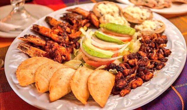 Sectur_Acapulco's tweet photo. Llega el #FinDeSemana en el #VeranoEnAcapulco, ideal para saborear un exquisito #PescadoALaTalla en #PlayaBonfil en Rest. Bar Las Gaviotas con excelente servicio y variedad gastronómica

#Verano2019 #Acapulco

@AcapulcoGob @Adela_Roman @JoseLBasilio @VisitaPuebla @webcamsdemexico https://t.co/XaCBJ9VHyl