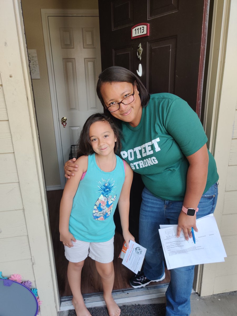 MrsCharles2nd's tweet photo. Meeting students #AustinMISD https://t.co/ZektiWuk1u